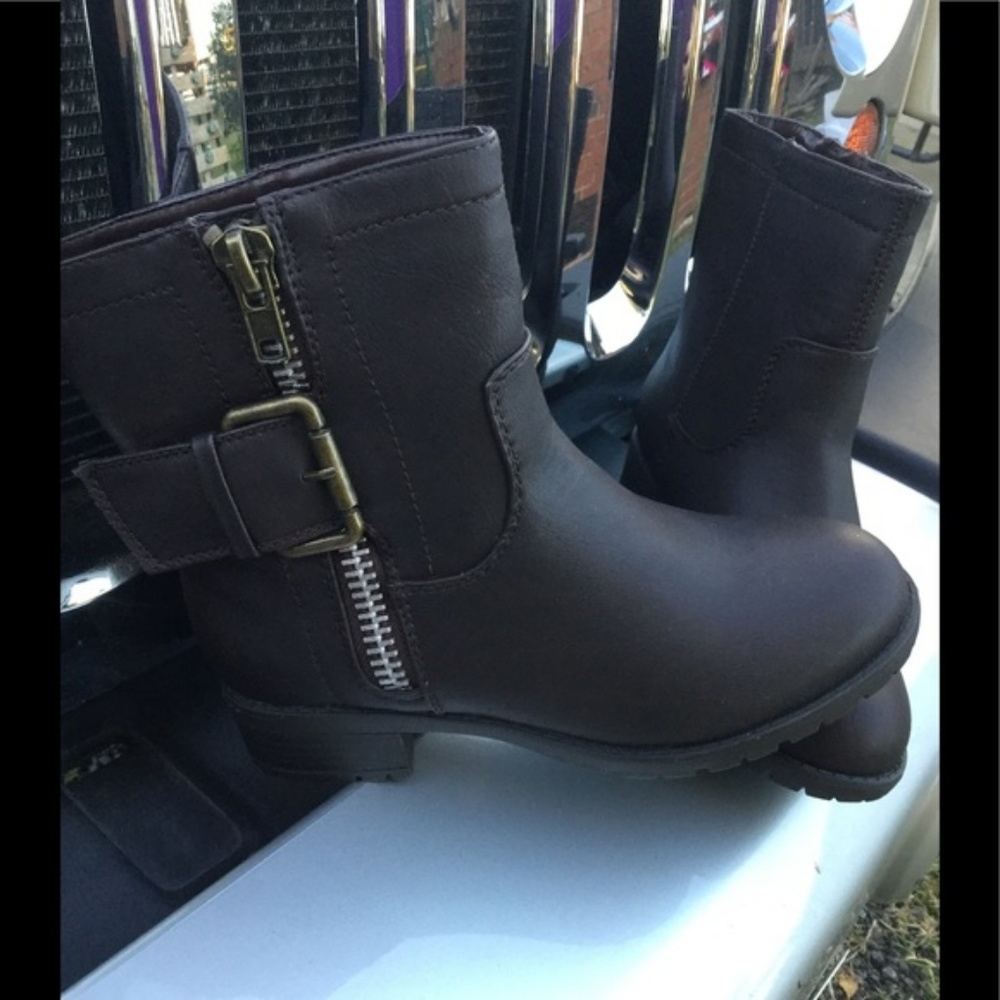 SALE!! BRAND NEW Booties - Picture 7 of 8